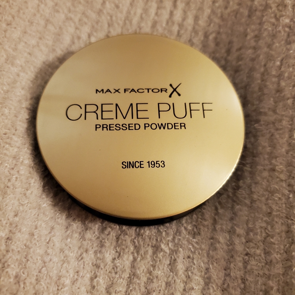 NEW! MAX FACTOR CREME PUFF PRESSED POWDER